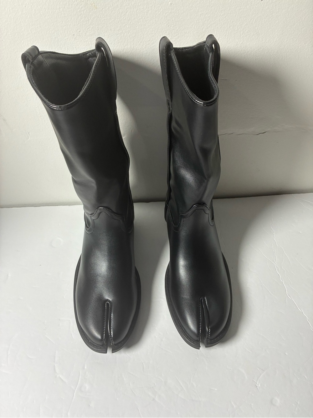Black Womens Split-Toe Mid-Calf Boots